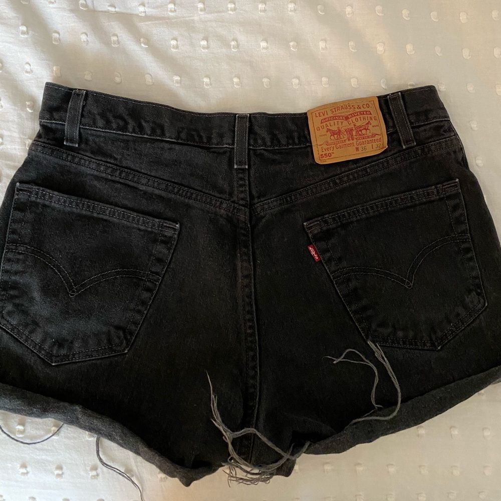 LEVI 550 JEAN SHORTS